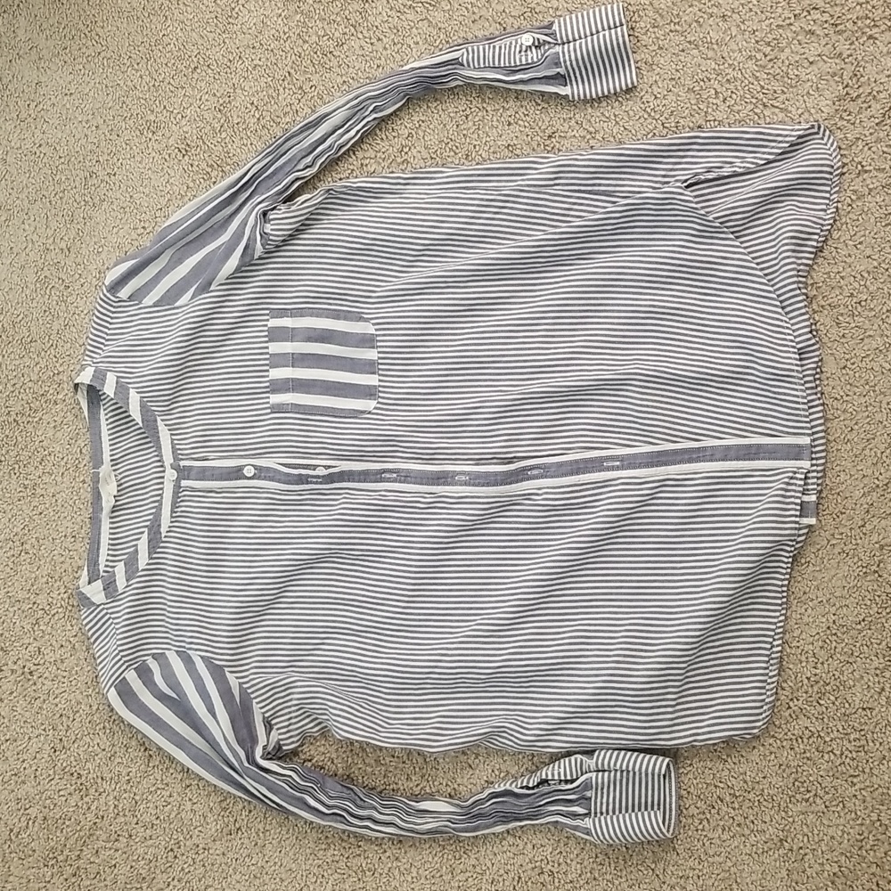 Two By Vince Camuto Beachy Casual Large Button Up Top